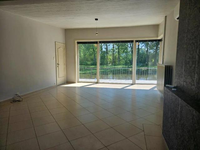 Rustig gelegen woning met 3 slaapkamers en prachtige vijvertuin in Geel Winkelomheide !