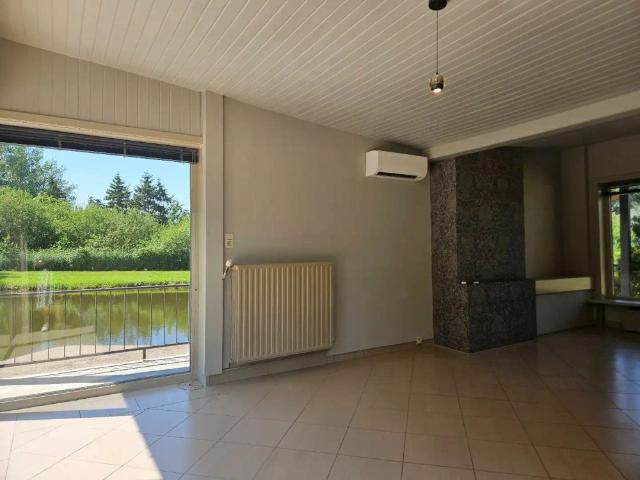 Rustig gelegen woning met 3 slaapkamers en prachtige vijvertuin in Geel Winkelomheide !