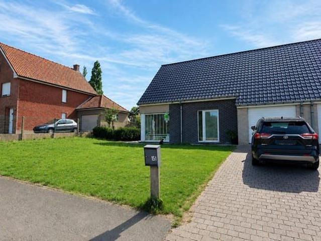 Rustig gelegen woning met 3 slaapkamers en tuin in landel.