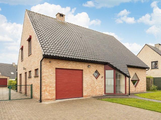 Rustig gelegen woning met 5 slaapkamers en 2 garages