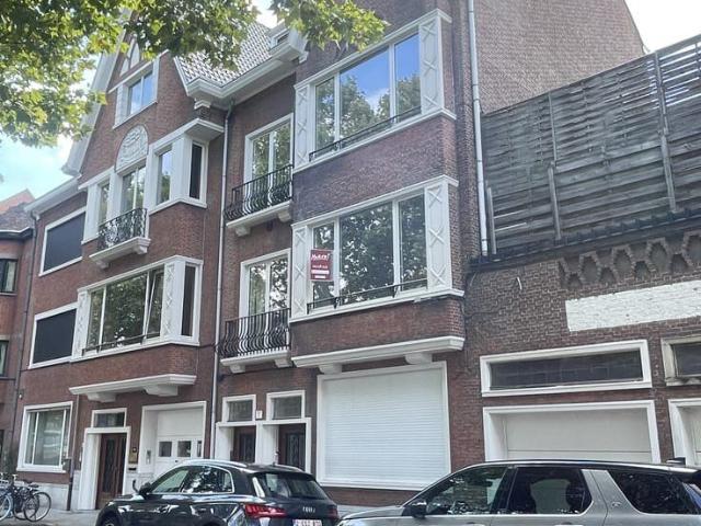 Rustig gelegen aan het water,gerenoveerde woning aan Coupure