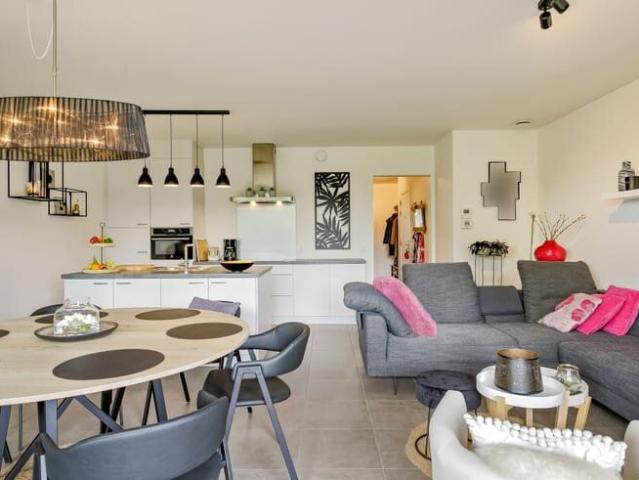 Rustig gelegen appartement met terras en stpl