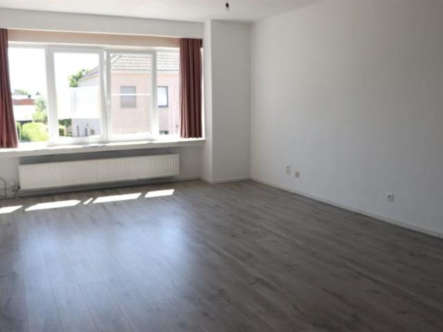 Rustig gelegen appartement op de 1eV met 2 SLK, garage en terras met landelijk uitzicht