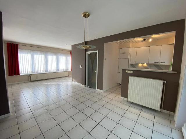 Rustig gelegen bel etage met 3 slaapkamers en tuin