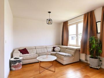 Rustig gelegen bel etage woning