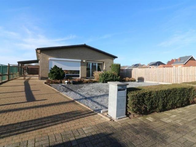 Rustig gelegen gelijkvloerse woning met drie slaapkamers