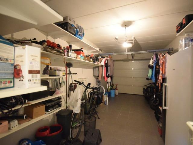 RUSTIG GELEGEN GEZINSWONING MET 3 SLAAPKAMERS, GARAGE EN ZONNIGE TUIN