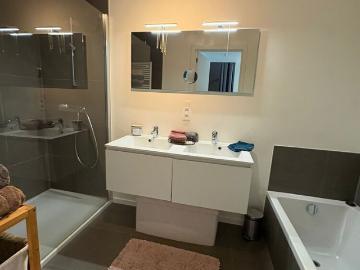 Rustig gelegen gezinswoning met 4 slaapkamers en zonnige tuin in het rustige Zeveren