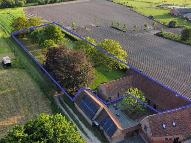 Rustig gelegen hoeve met indrukwekkende boomgaard
