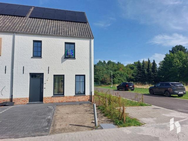 Rustig gelegen nieuwbouwwoning met 4 slaapkamers en een tuin