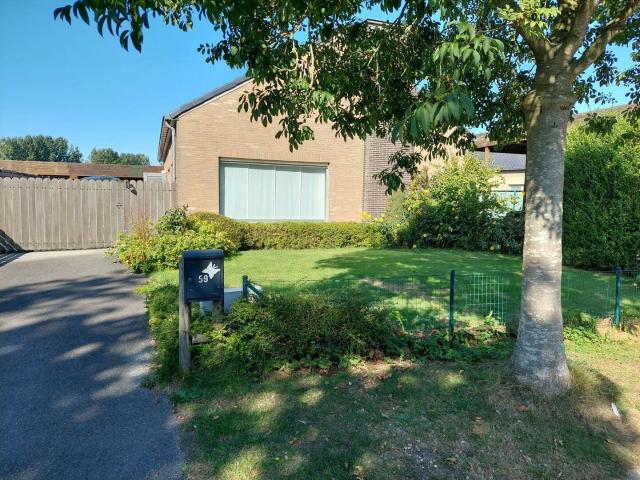 rustig gelegen open bebouwing met tuin en carport