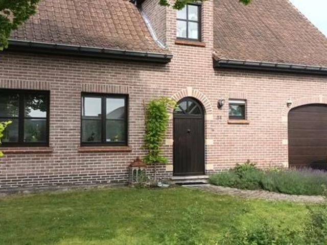 Rustig gelegen ruime villa in residentiele buurt