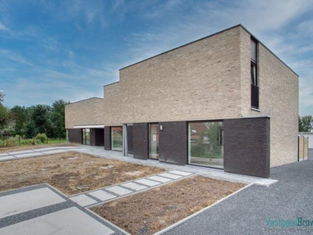 Rustig doch centraal gelegen nieuwbouwwoning met alle com.