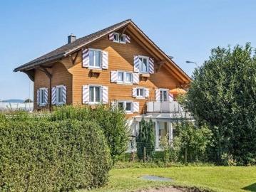 RUSTIKALES EINFAMILIENHAUS ODER GROSSES POTENTIAL ALS BAULAND