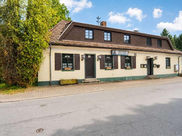 Rustikales Gasthaus mit geräumiger Wohnung im Dachgeschoss in Schönau!