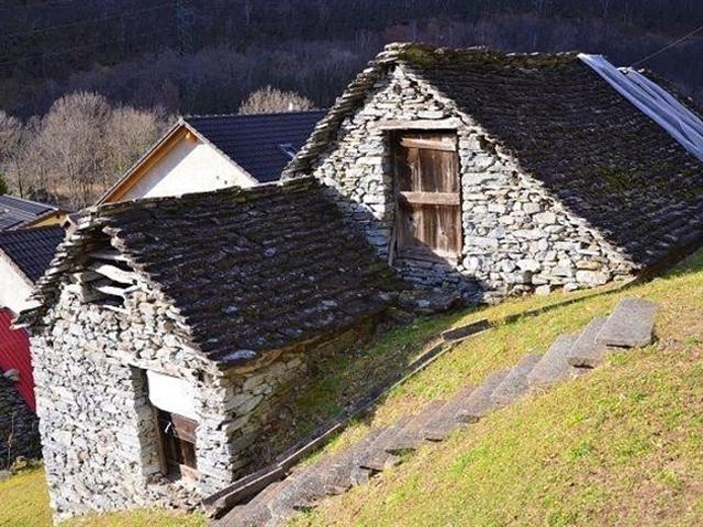 Rustikales Haus zum Renovieren mit kleinem Grundstück