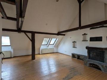 Rustikales Loft Potenzial unterm Dach: 109 m² für Individualisten mit Kamin & Mansarde