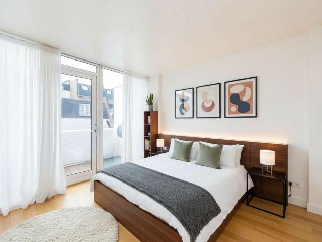 Ruston Mews, London, W11 3 bed mews to rent £4,250 pcm £981 pw