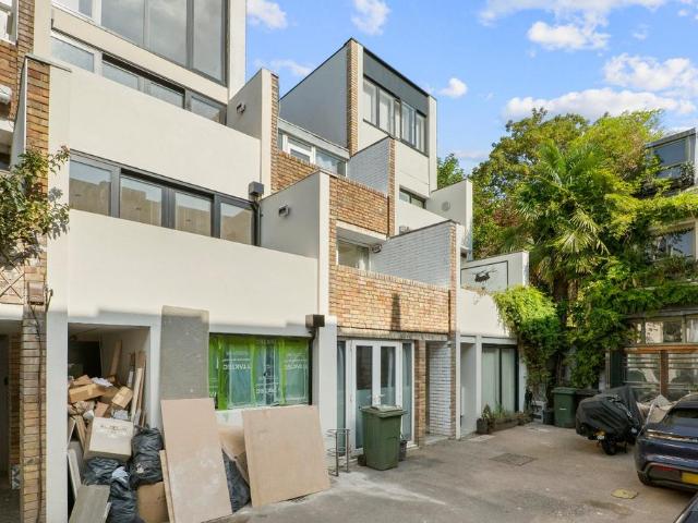 Ruston Mews, London, W11 3 bed mews to rent £4,250 pcm £981 pw