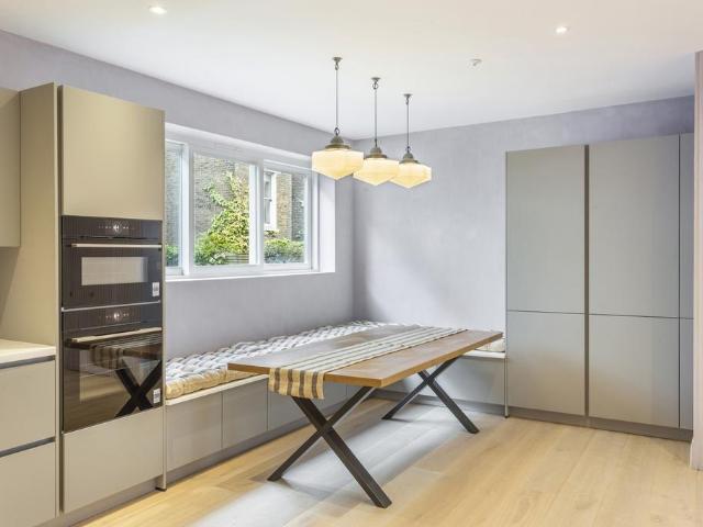 Ruston Mews, London, W11 3 bed mews to rent £5,500 pcm £1,269 pw