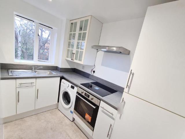Ruston Road, London, SE18 2 bed apartment to rent £1,850 pcm £427 pw
