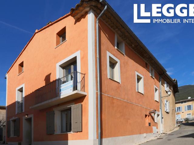 RUSTREL, LUBERON Magnifique maison design, entièrement rénovée avec vues