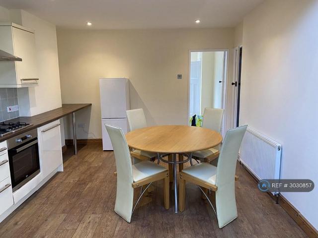 Ruscote Avenue, Banbury, OX16 3 bed end of terrace house to rent £1,400 pcm £323 pw