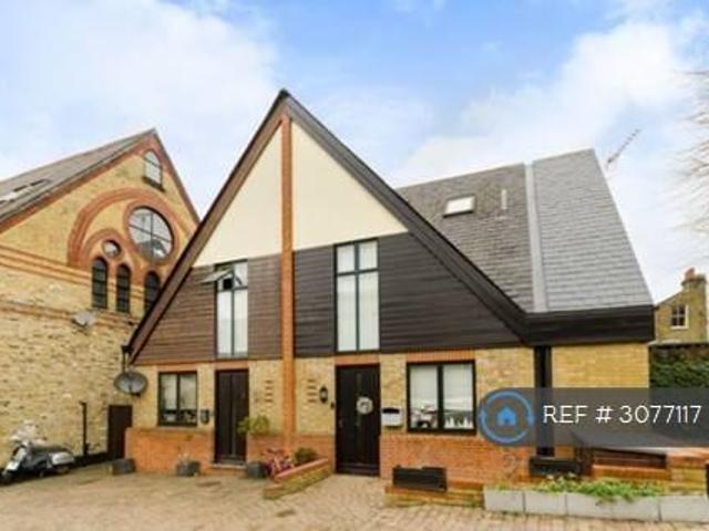 Rush Common Mews, London, SW2 5 bed semi detached house to rent £4,900 pcm £1,131 pw