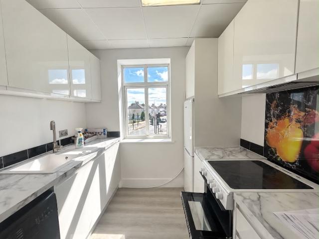 Rush Green Road, Romford RM7, 2 bed flat to rent, £1,500 pcm | PrimeLocation