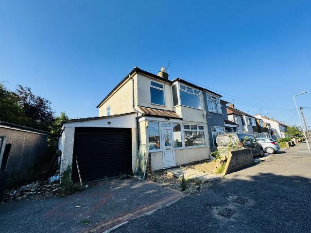 Rush Green Road, Romford RM7, Terraced house to rent, £2,500 pcm | PrimeLocation