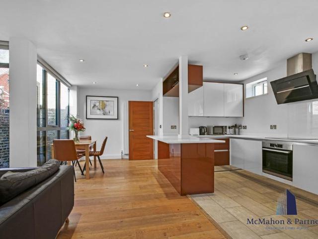 Rush Grove Mews, Rush Grove Street. 3 bed mews to rent £3,250 pcm £750 pw