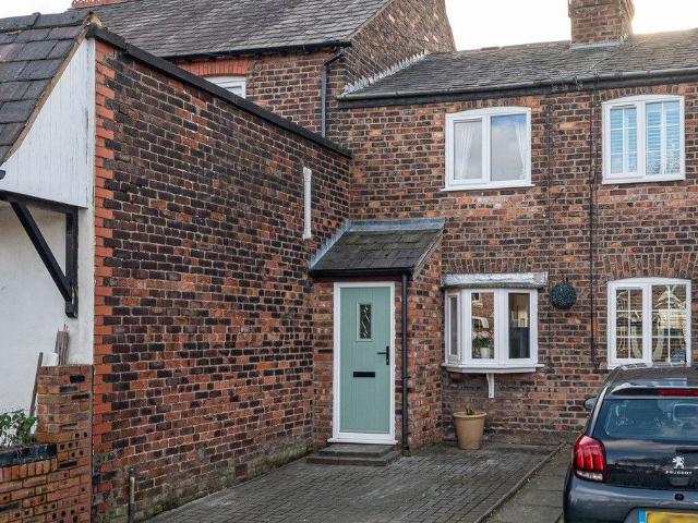 Rushgreen Road, Lymm 2 bed terraced house to rent £1,195 pcm £276 pw