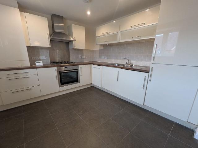 Rushes Close, Beeston NG9, 2 bed flat to rent, £975 pcm | PrimeLocation