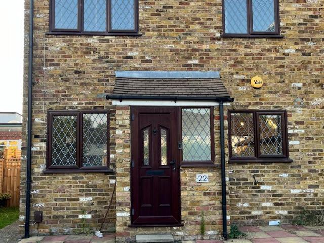 Rushes Mead, Uxbridge UB8 1 bed cluster house to rent £1,400 pcm £323 pw