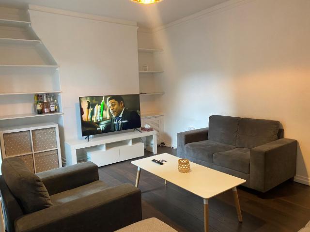 Rushmore House, Hildrop, London N7, 3 bed flat to rent, £3,575 pcm | PrimeLocation