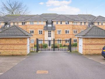 Rushmere Court, Ebberns Road, Hemel Hempstead, Hertfordshire HP3, 2 bed flat to rent, £1,450 pcm | PrimeLocation