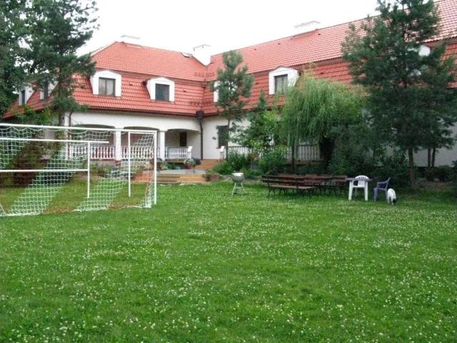 Pensjonat 800 m2 z salami i 19 pokojami — Rusiec