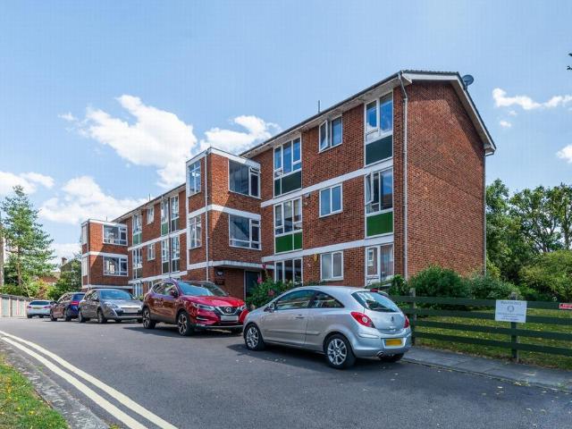 Ruskin Court, Eltham 2 bed apartment to rent £1,650 pcm £381 pw