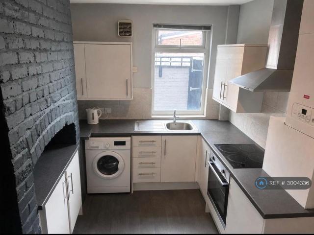 Ruskin Avenue, Manchester, M14 3 bed terraced house to rent £1,527 pcm £352 pw