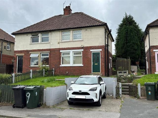 Ruskin Avenue, Bradford 3 bed semi detached house to rent £900 pcm £208 pw