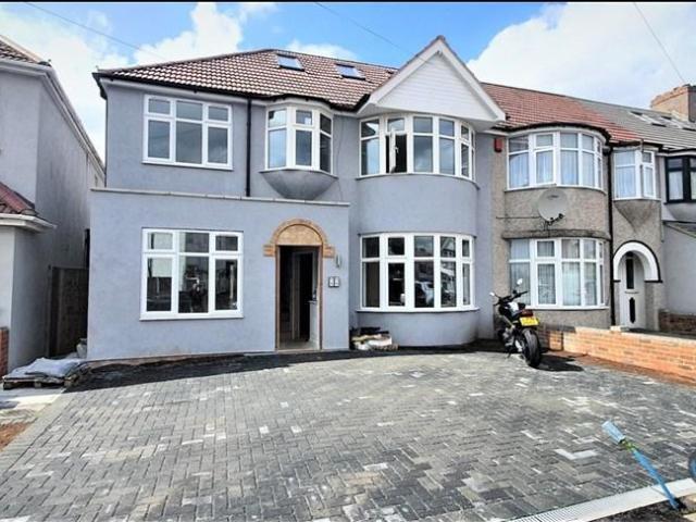 Ruskin Gardens, Harrow, HA3 3 bed flat to rent £2,450 pcm £565 pw