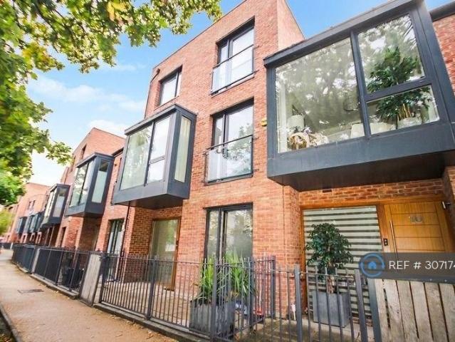 Ruskin Parade, Edgware, HA8 6 bed semi detached house to rent £3,950 pcm £912 pw