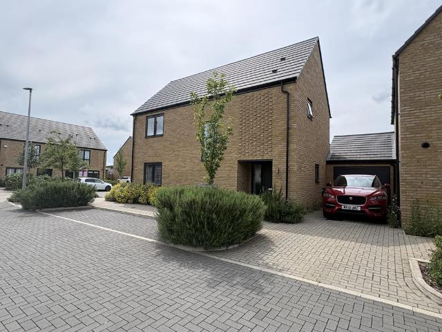 Rusling Way, STEVENAGE 3 bed house to rent £2,100 pcm £485 pw