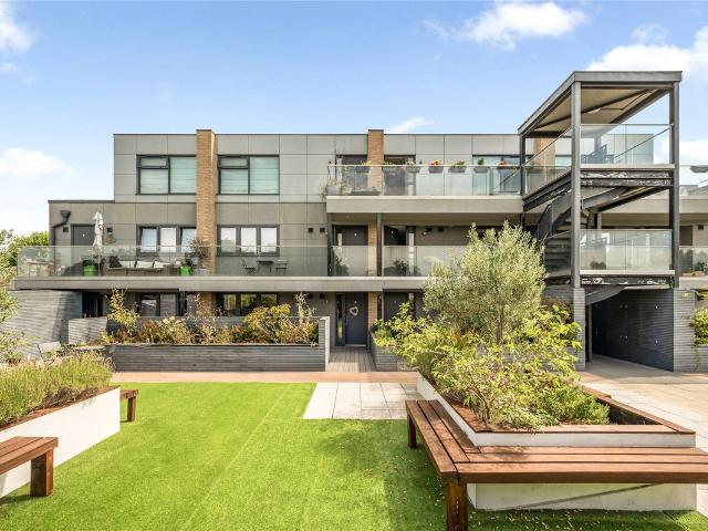 Russel House, London SE22, 2 bed flat to rent, £2,600 pcm | PrimeLocation