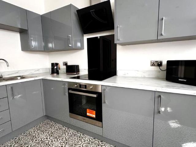 Russel Square, Madeley, Telford, Shropshire TF7, 1 bed flat to rent, £900 pcm | PrimeLocation