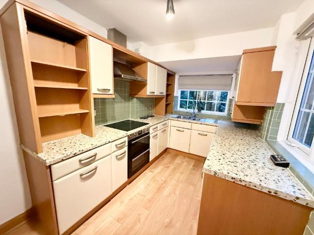 Russell Avenue, Wollaton, Nottingham. 3 bed semi detached house to rent £1,350 pcm £312 pw