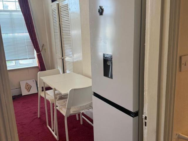 Russell Avenue, London N22 Flat share to rent £900 pcm £208 pw