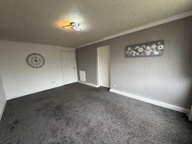 Russell Drive, Ayr KA8, 3 bed flat to rent, £750 pcm | PrimeLocation