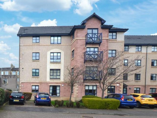 Russell Gardens, Edinburgh, EH12 2 bed flat to rent £1,450 pcm £335 pw