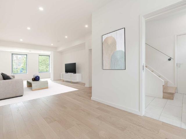 Russell Gardens Mews, Holland Park, W14, London